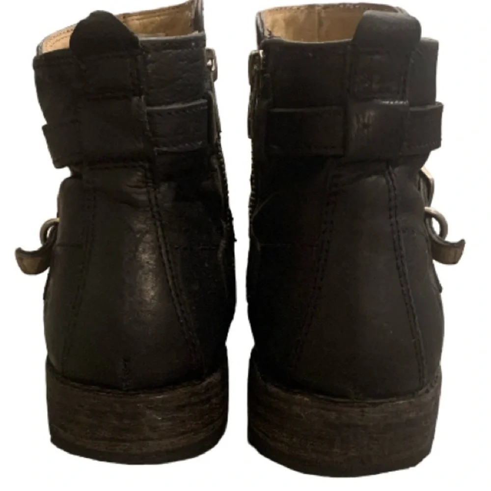 FRYE Jayden Cross Strap Black Leather Boots - Picture 6 of 10